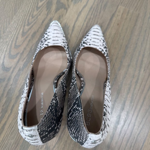 BCBGeneration Harleigh Pointy Toe Pumps Snake Print Size 9 - Picture 3 of 6